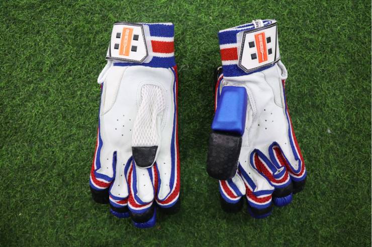 Gray-Nicolls GN6 Batting Gloves – Black & Blue Edition