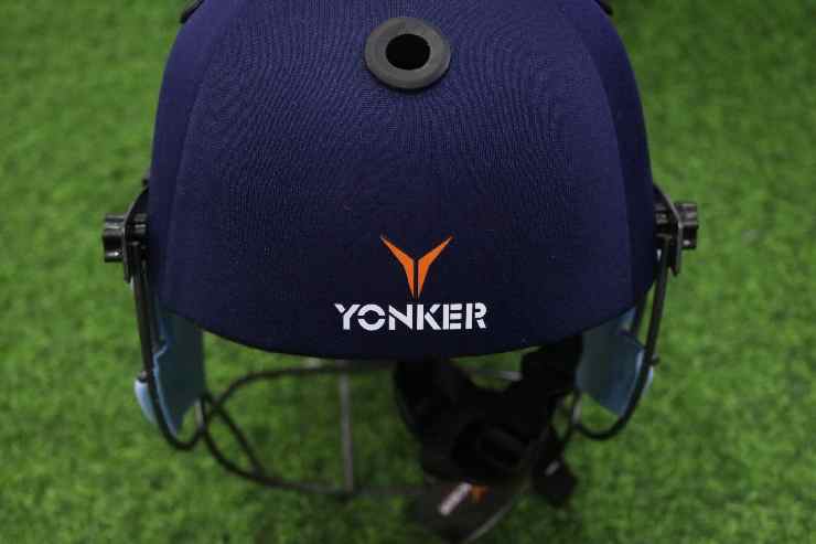 Yonker Cricket Helmet - Image 3