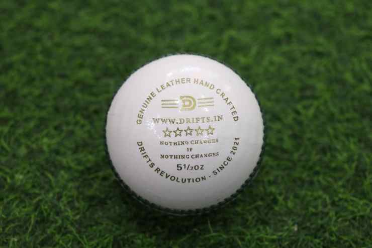 Drifts White Test Leather Ball